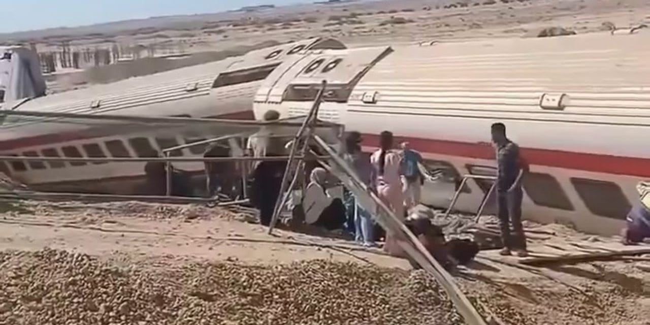 kahire seferinde tren raydan cikti 103 yarali hw4kndEH