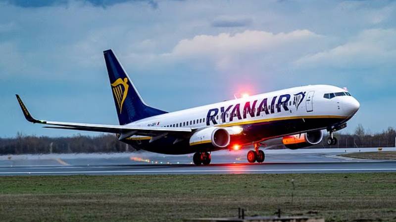 pasaport yiyen ve tuvalete atan yolcular londra ucagini parise indirdi LksU3TKp