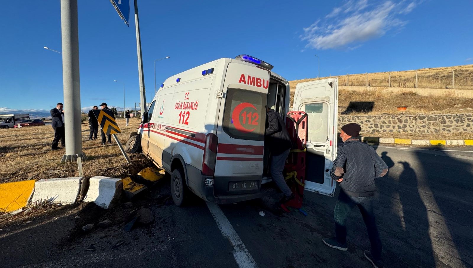 agrida ambulanskazaya karisti 2si agir 7 yarali 3MBgpGQy.jpg