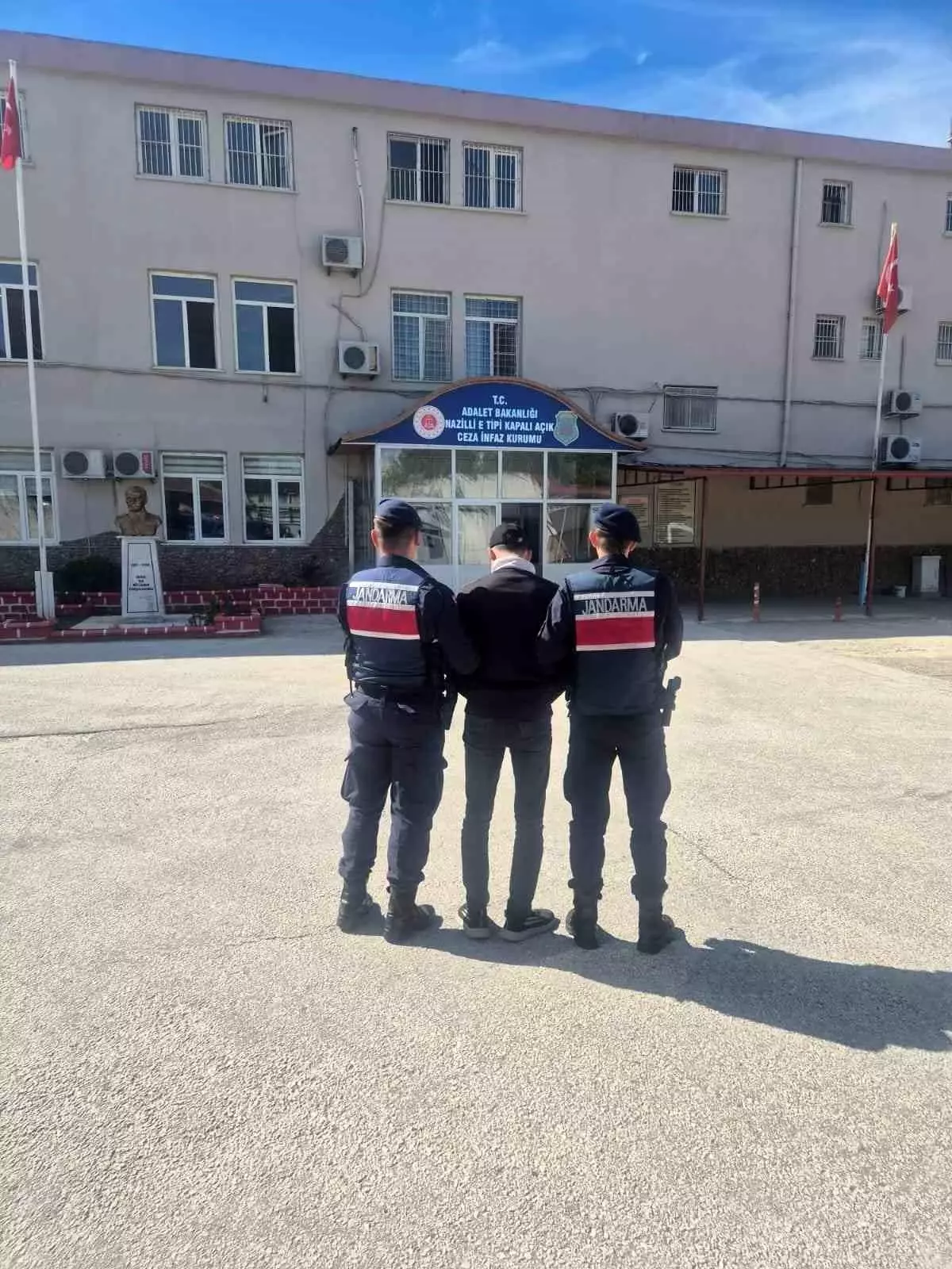 aranan hirsiz jandarma tarafindan yakalandi eTHzce9S.jpg