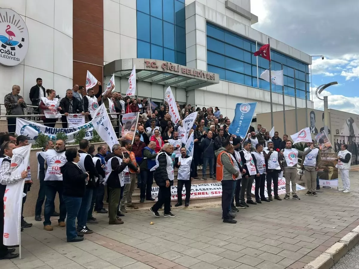 cigli belediyesinde is birakma eylemi niZJ8ZkY.jpg