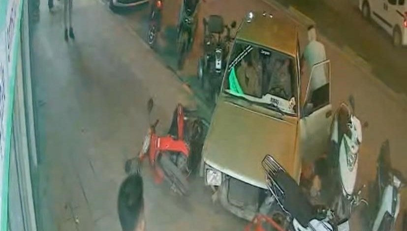 kaza yaptiklari araci birakip kactilar njTbAxD4.jpg