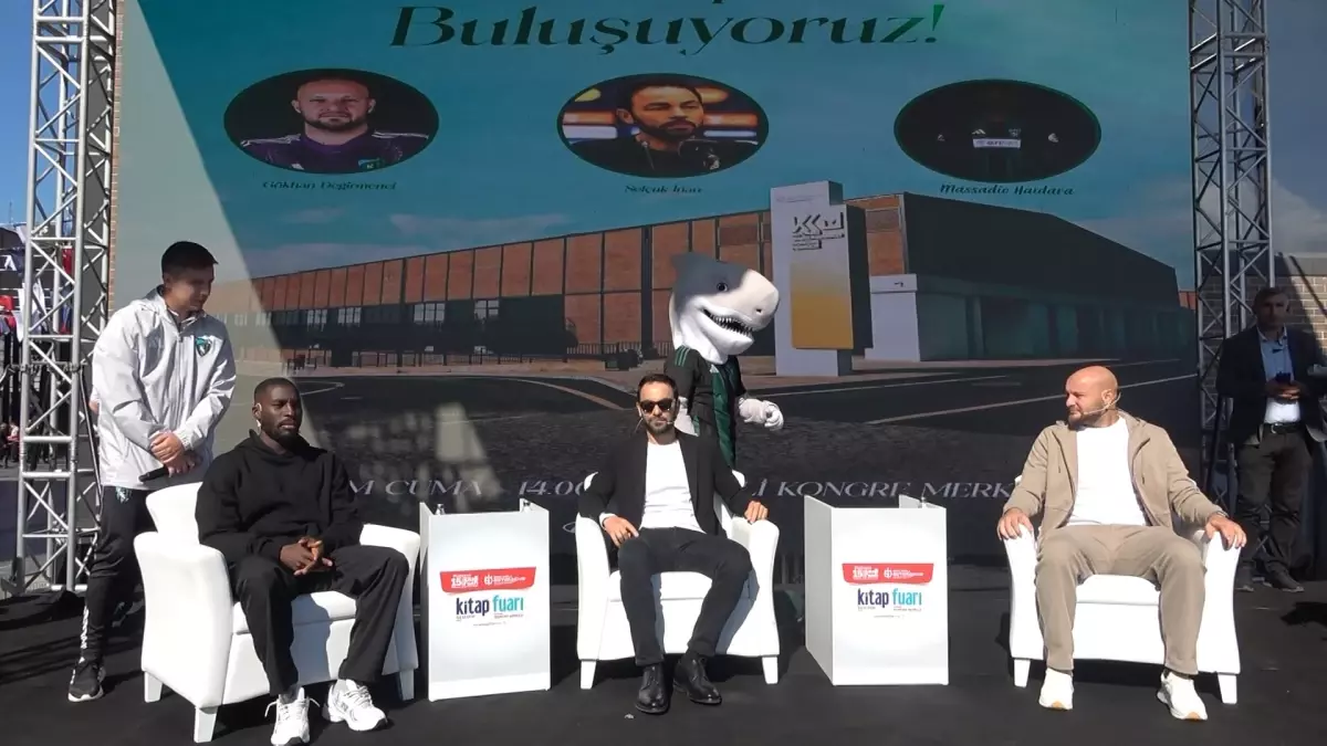 kocaelispor kitap fuarinda taraftarlariyla bulustu BnNPtxU6