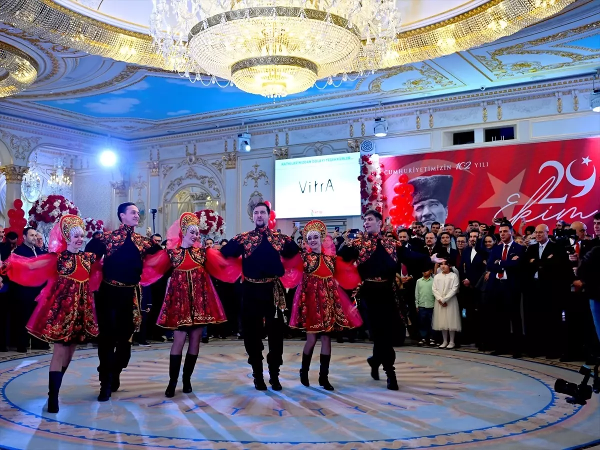 moskovadaki turk toplumu cumhuriyetin kurulusunun 102 yilini kutladi vYTizuj9.jpg