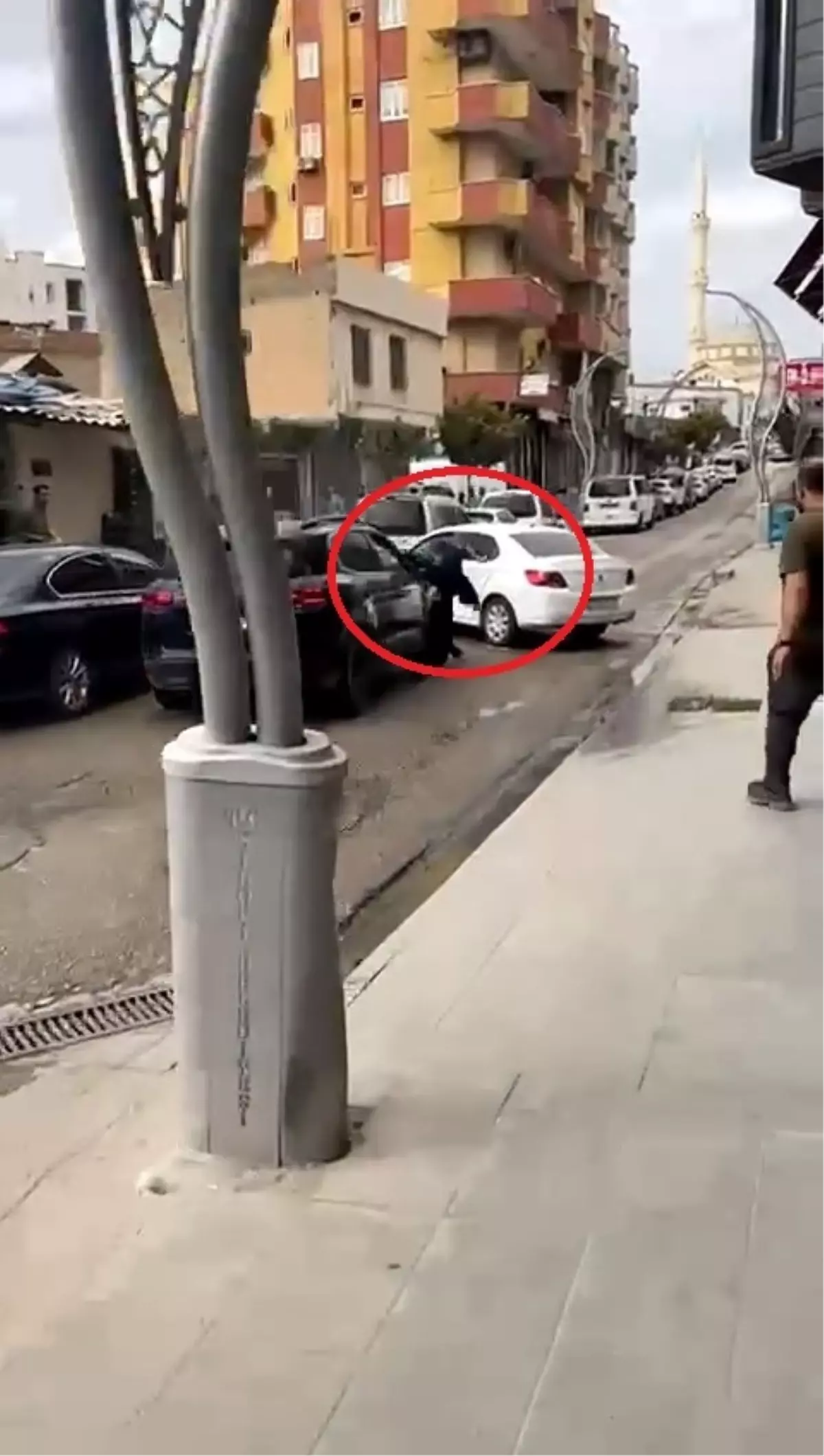 tartisma kanli bitti cip surucusu ayaklarini ezdi framAcy1.jpg