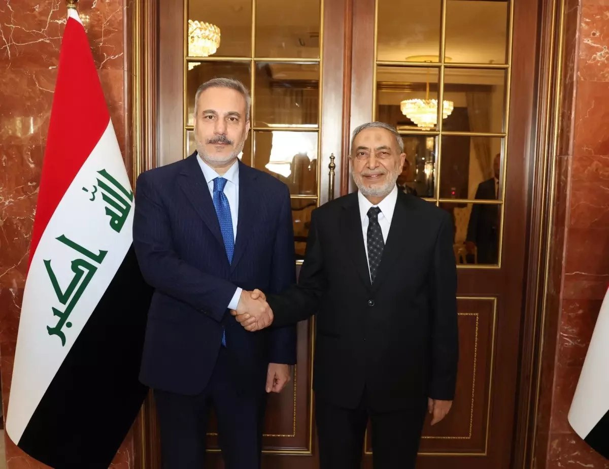 disisleri bakani hakan fidan irakta meshedani ile gorustu mRKWLRjk.jpg