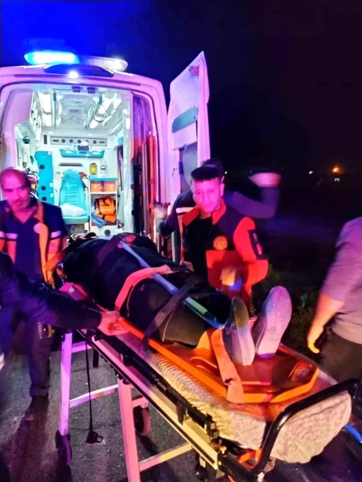 mardinde devrilen automobilde 3 yarali SfLaNJGM.jpg