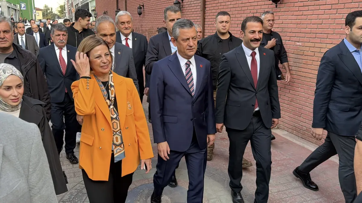 ozgur ozelden genclere yok aciklamasi KF5EZ8HS.jpg