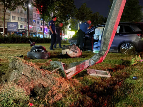 Viraji alamayan suv aydinlatma diregini yerinden soktu 1 yarali LpWhJq7C